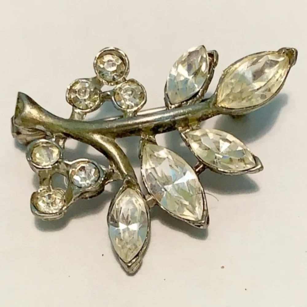 Vintage silver rhinestone leaves brooch